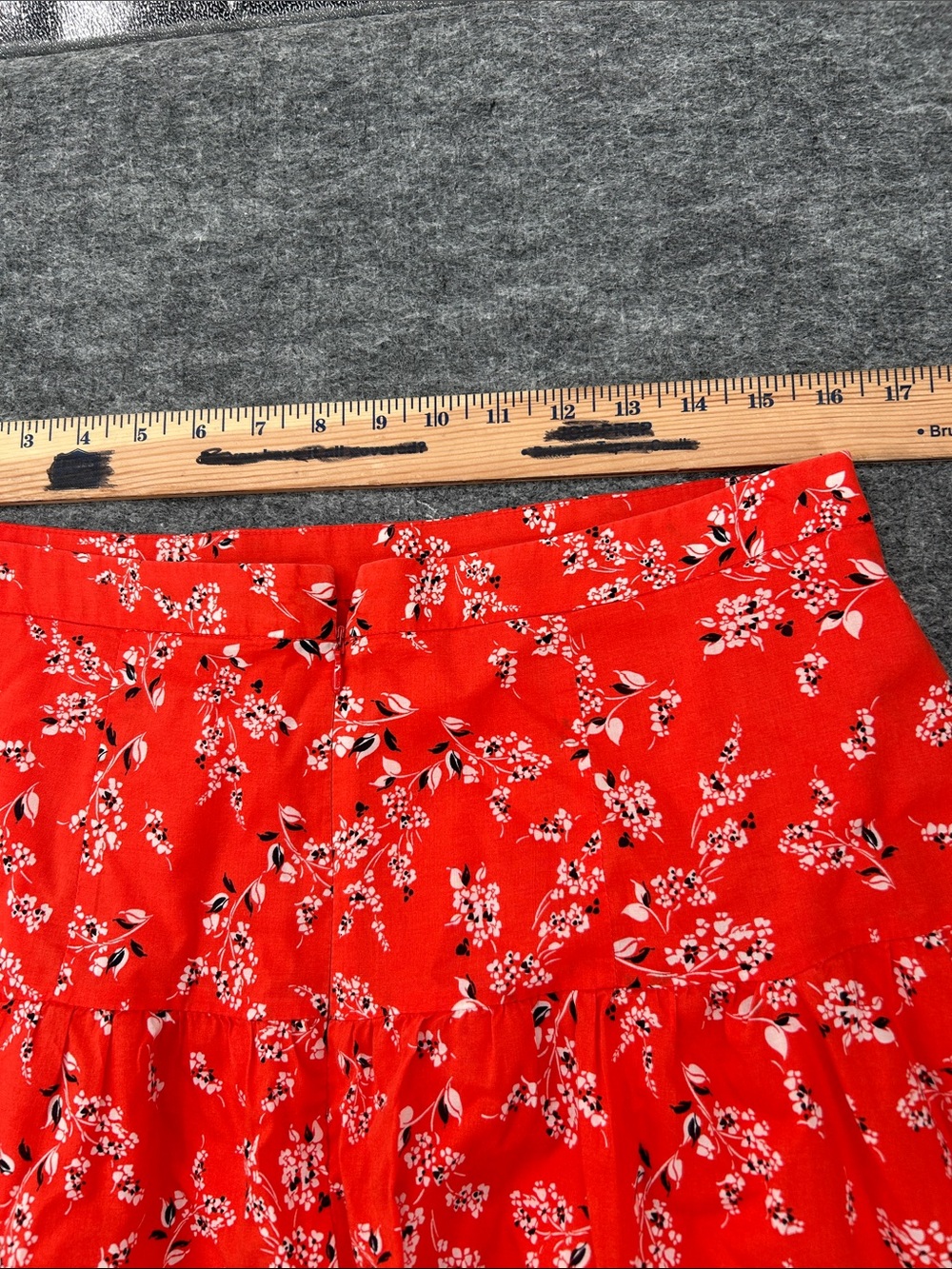 Ann Taylor Floral Print A Line Midi Skirt Red Lightweight Lined Zip Back Size 12 - Picture 8 of 9